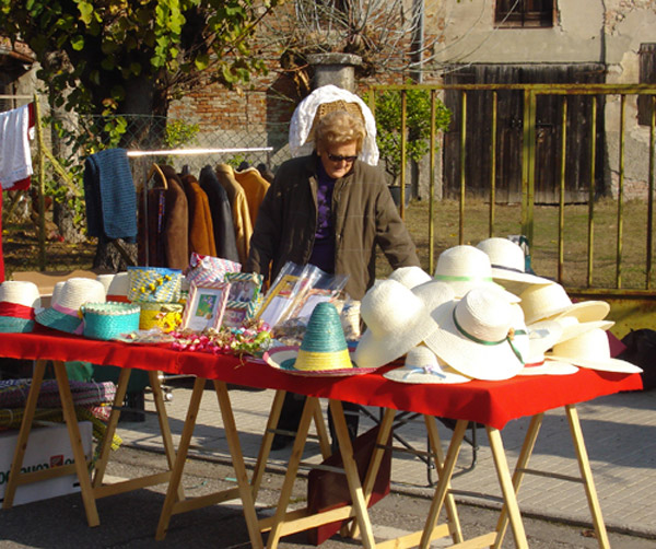 Mercatino di cappelli